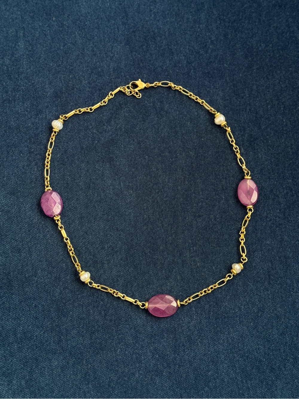 Gold tone Pearl and amethyst Women’s necklace.